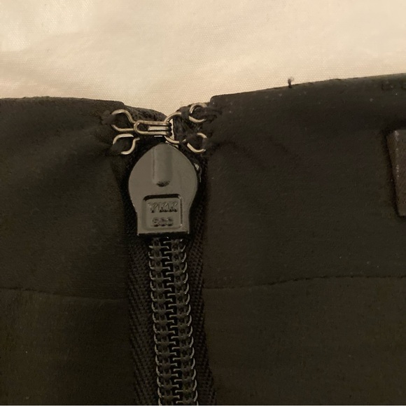 BCBG MAXAZRIA BLACK VEGAN LEATHER PENCIL SKIRT SZ MEDIUM—STUNNING! - Picture 10 of 13